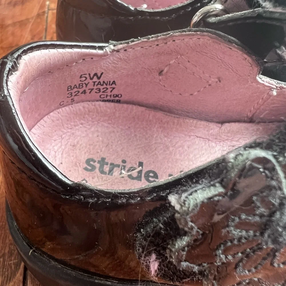 Size 5 toddler dress shoes - Picture 3 of 3